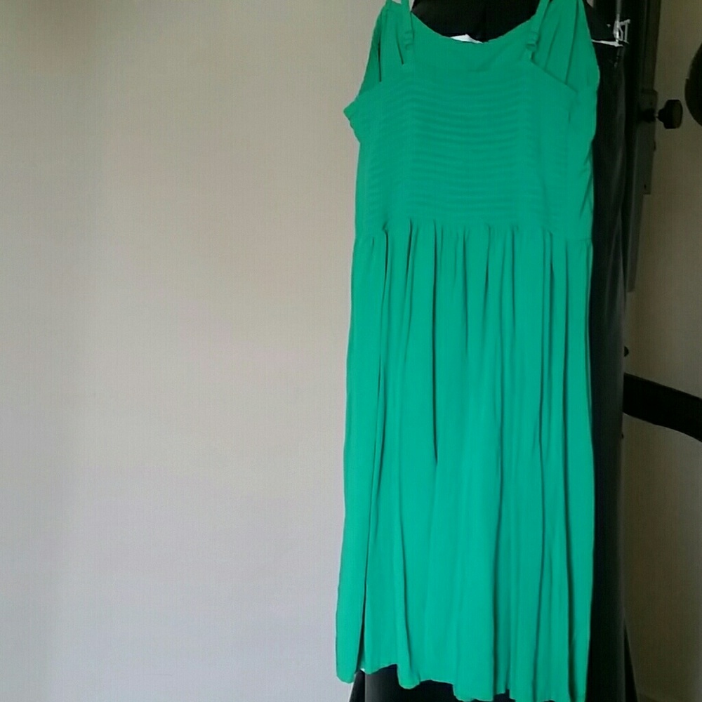 <<Old Navy adorable green sundress>>